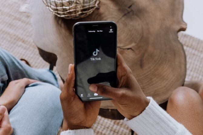 Wetenschappers op TikTok: nieuw kanaal neemt het op tegen desinformatie over voeding, overgewicht en leefstijl 1 Wetenschappers op TikTok: nieuw kanaal neemt het op tegen desinformatie over voeding, overgewicht en leefstijl 1